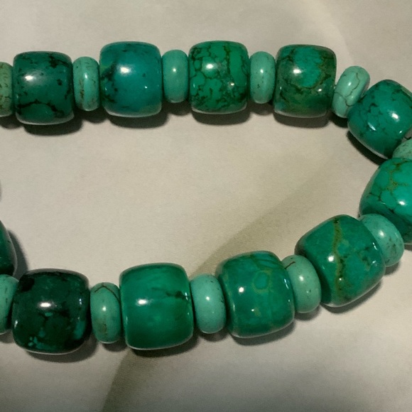 Green Agate & Turquoise Beaded Stretch Bracelet - Handcrafted - Picture 3 of 8